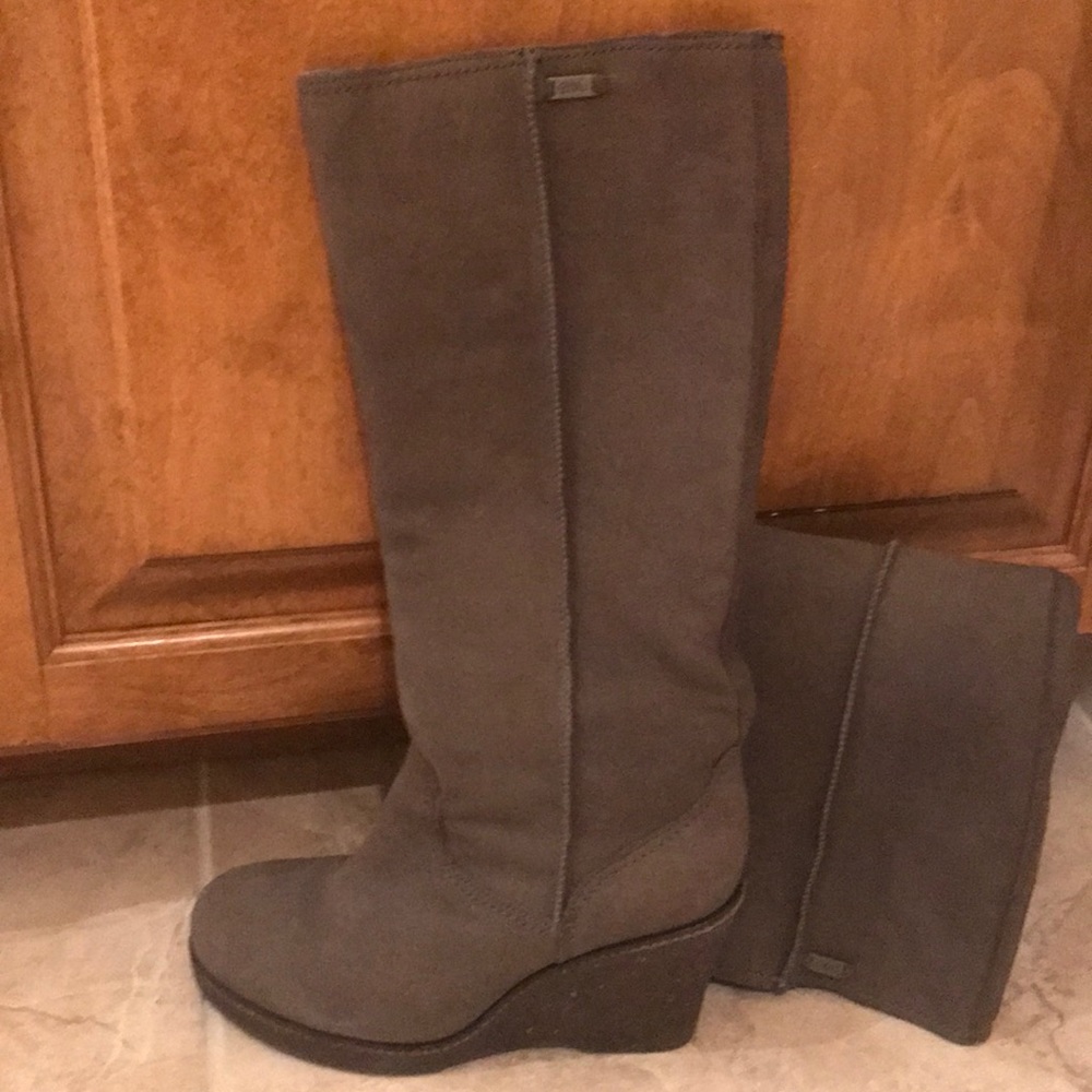 Size 7 Emu Australia Boots